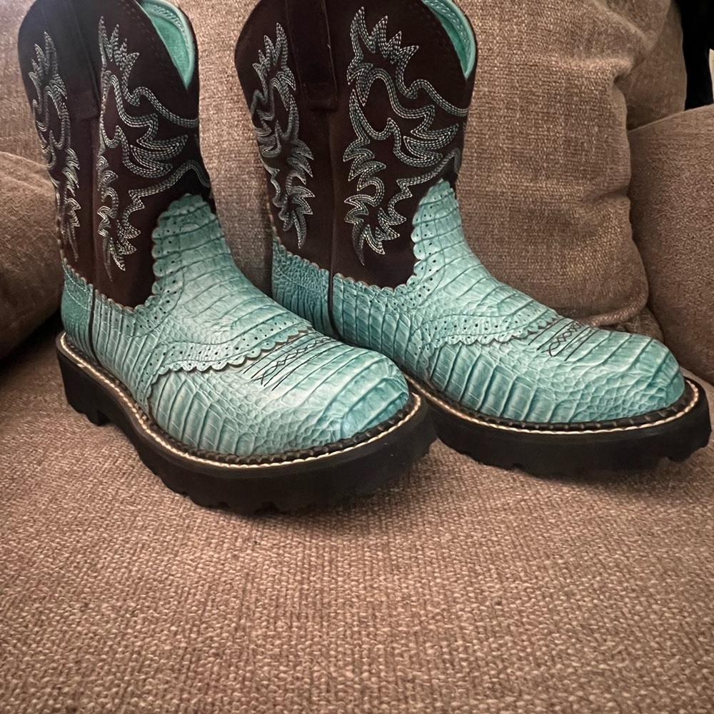 Women’s 8B Ariat fat baby boots